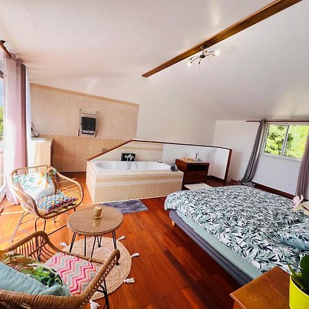 Appartamento Chez Madame Fabienne Sainte-Suzanne Esterno foto