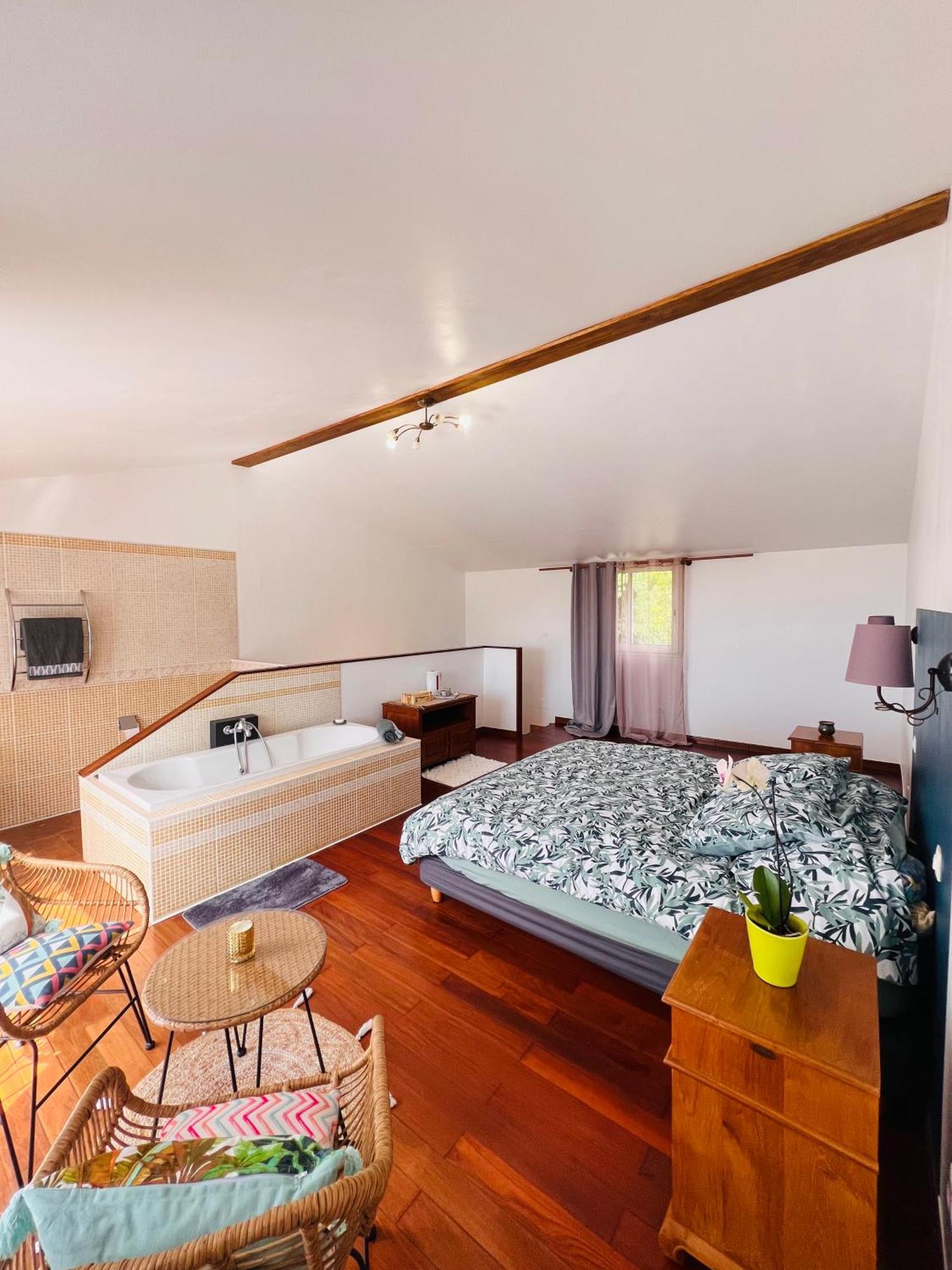 Appartamento Chez Madame Fabienne Sainte-Suzanne Esterno foto