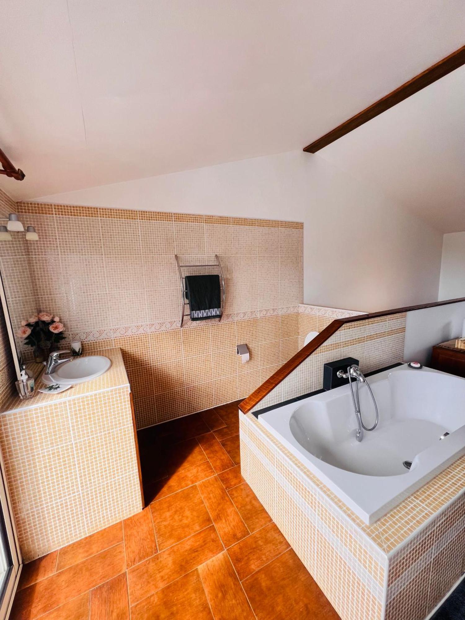 Appartamento Chez Madame Fabienne Sainte-Suzanne Esterno foto