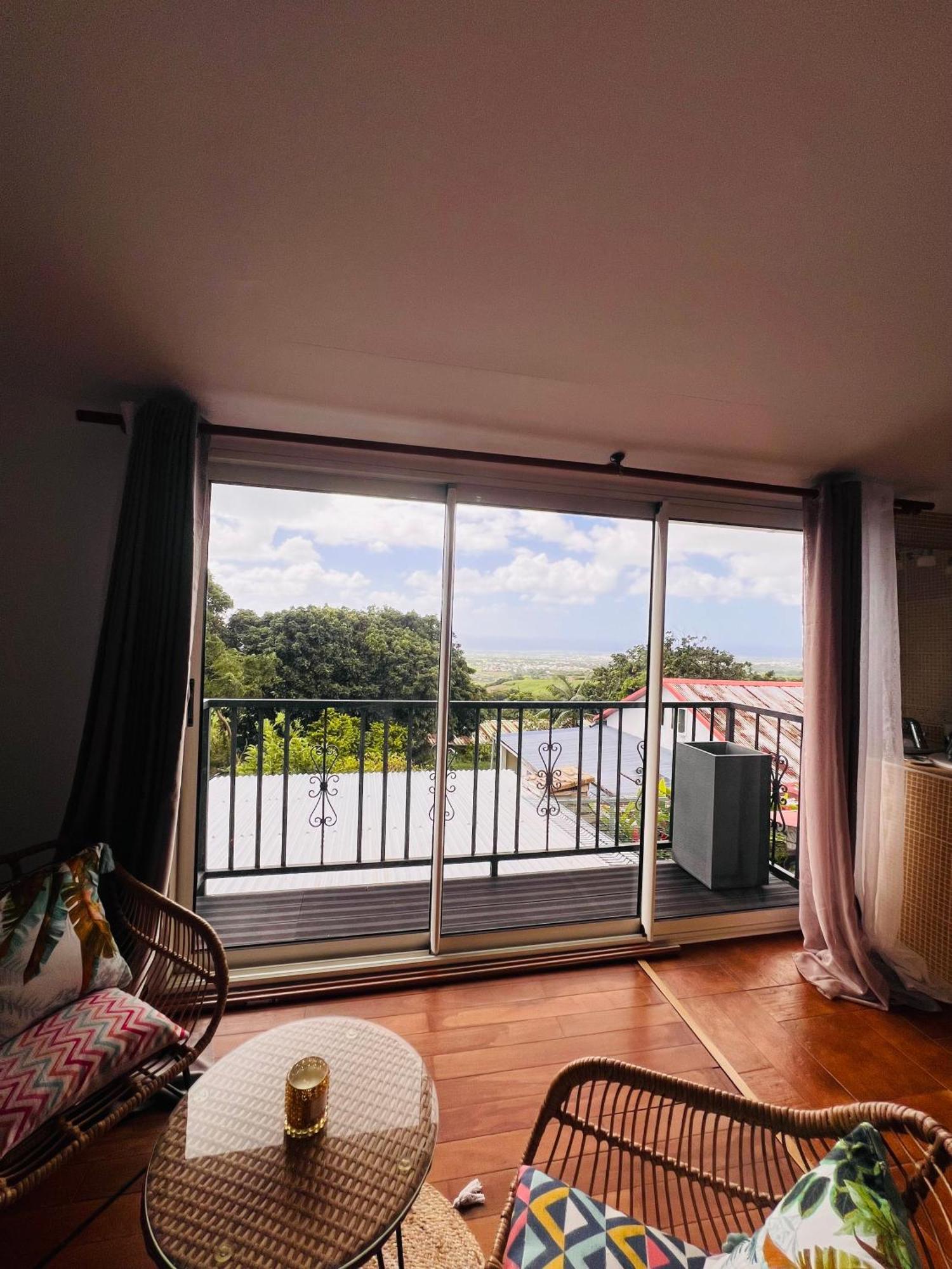 Appartamento Chez Madame Fabienne Sainte-Suzanne Esterno foto
